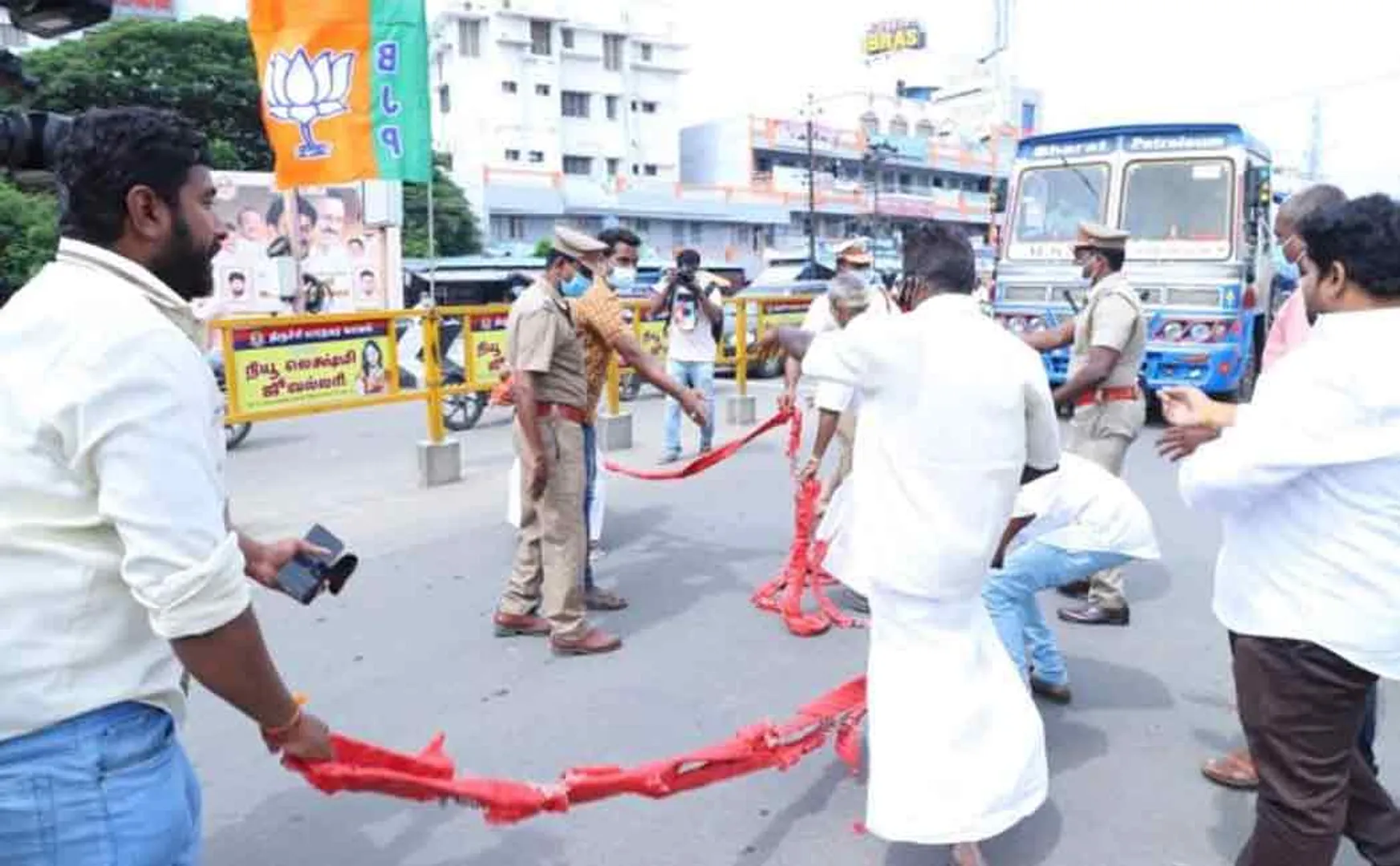 BJP People conflict with police 