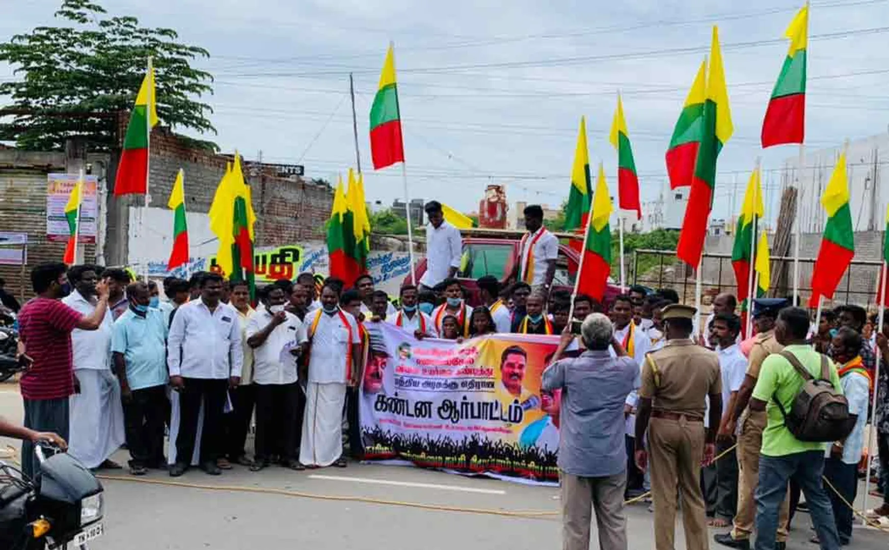 TVK demand central government to reduce petrol rate 