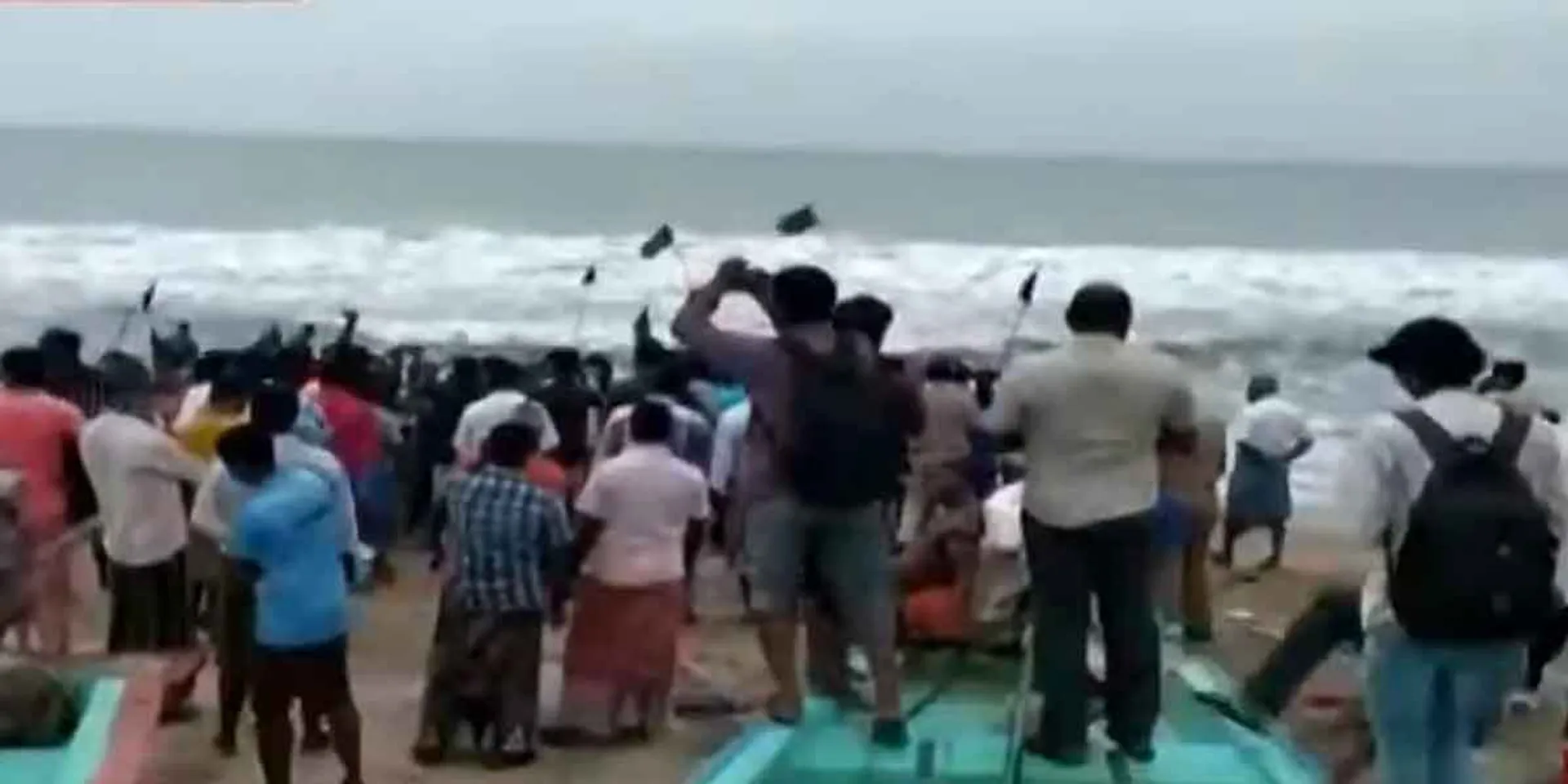 Mayiladuthurai fishermen struggle by going to sea!
