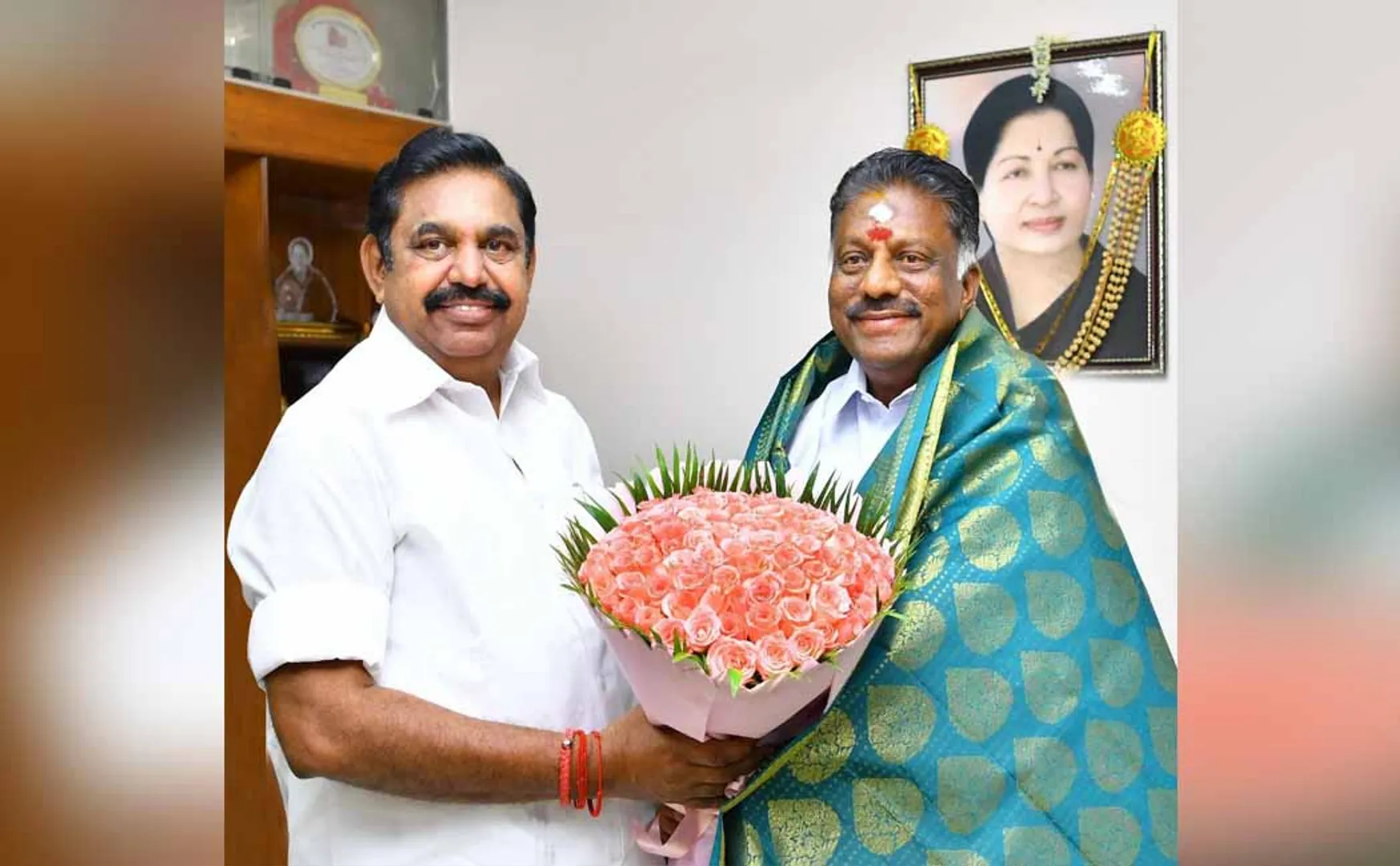 kanniyakumari admk leaders suspended eps and ops announced 