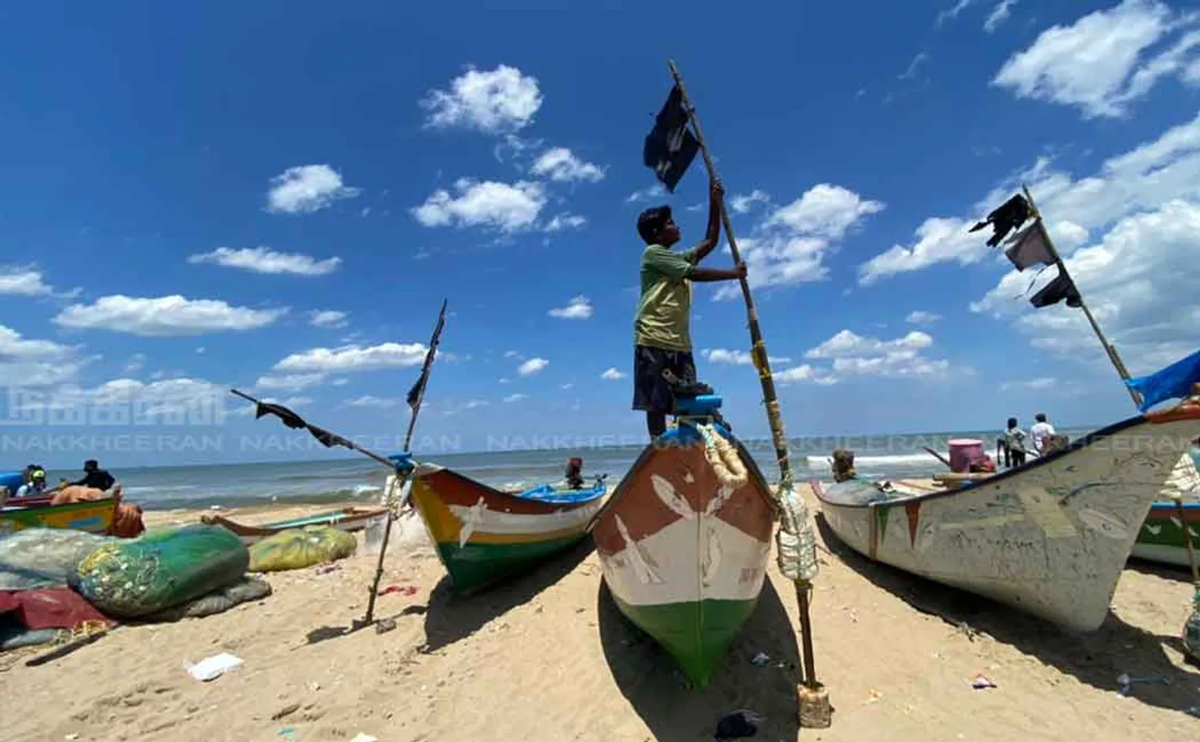 Fishermen raise black flag against Modi