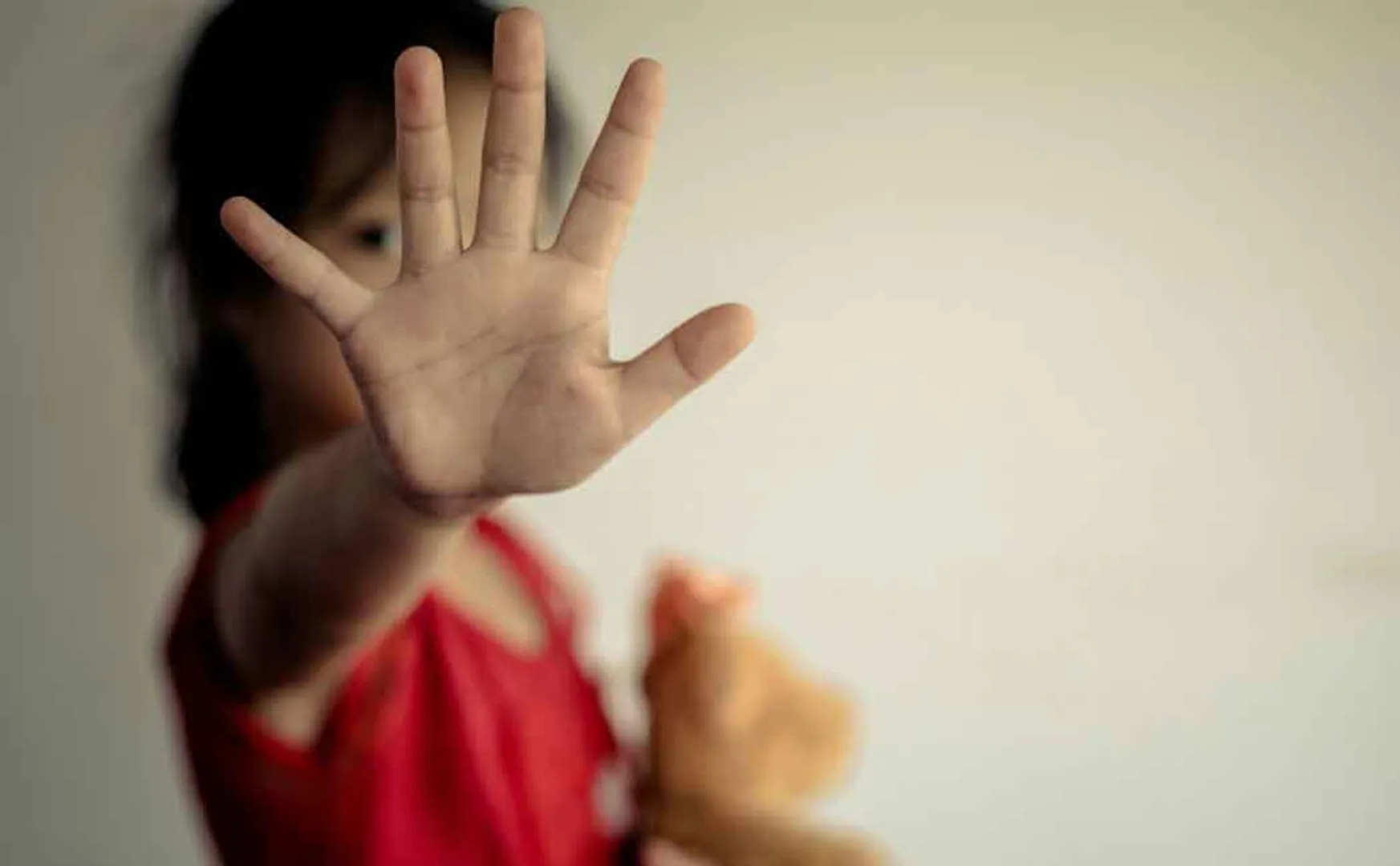 Daughter who left home due to father's harassment