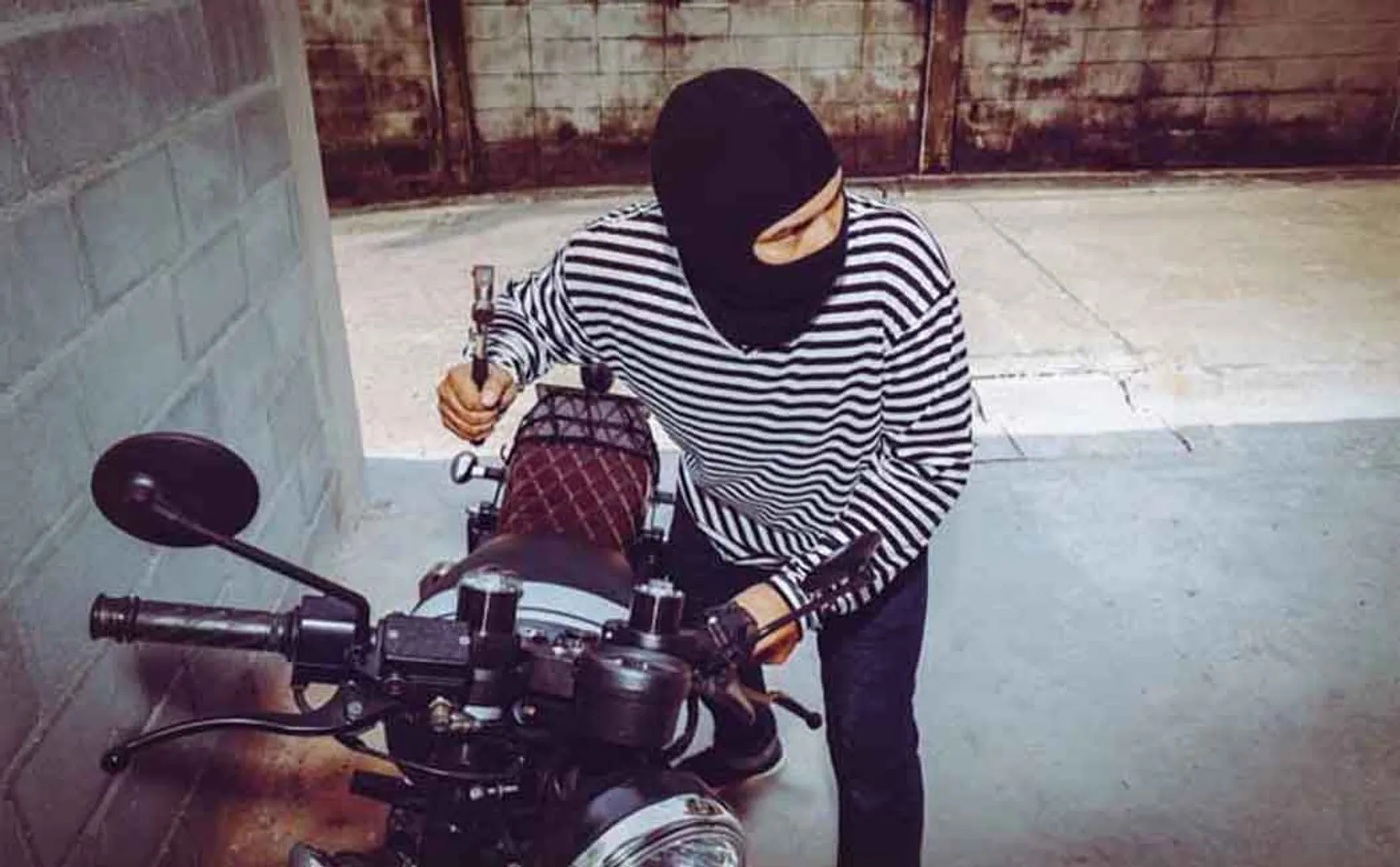 SI bike stolen from police station opposite