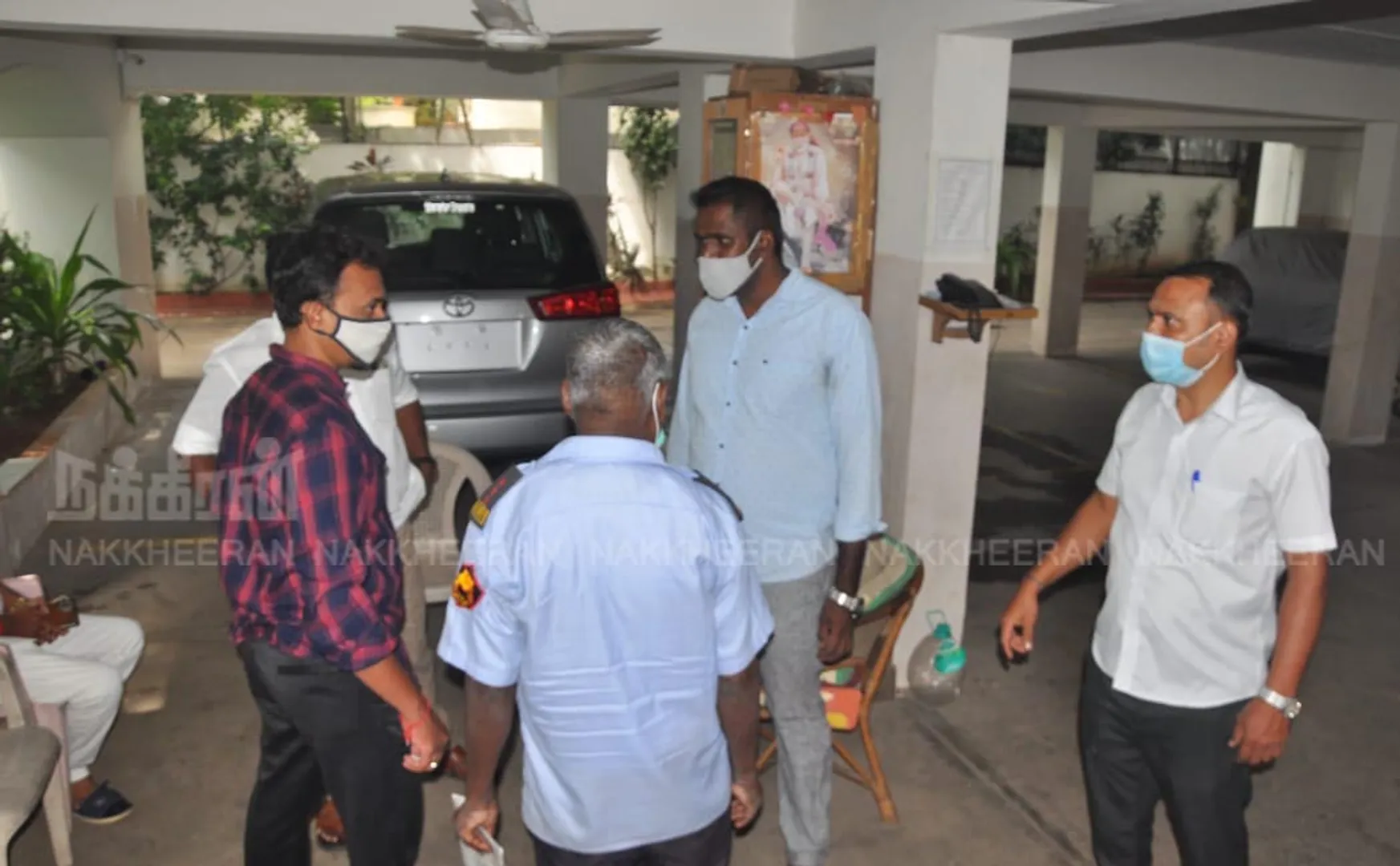 former minister mr vijaya baskar home and offices raid vigilance officers 
