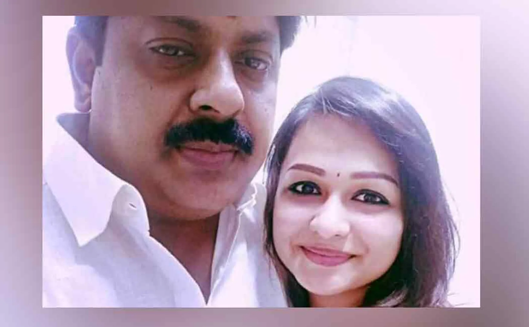   Actress Santhini sues for Rs 2 lakh Former Minister Manikandan