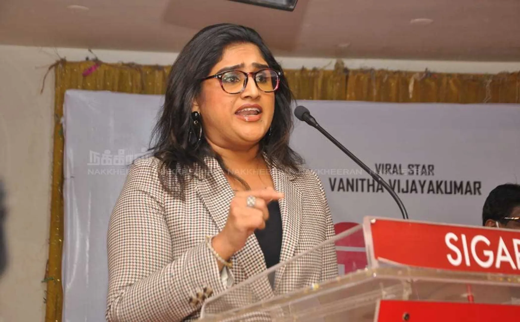 Actress Vanitha Vijayakumar clarified about her viral pic with power star 