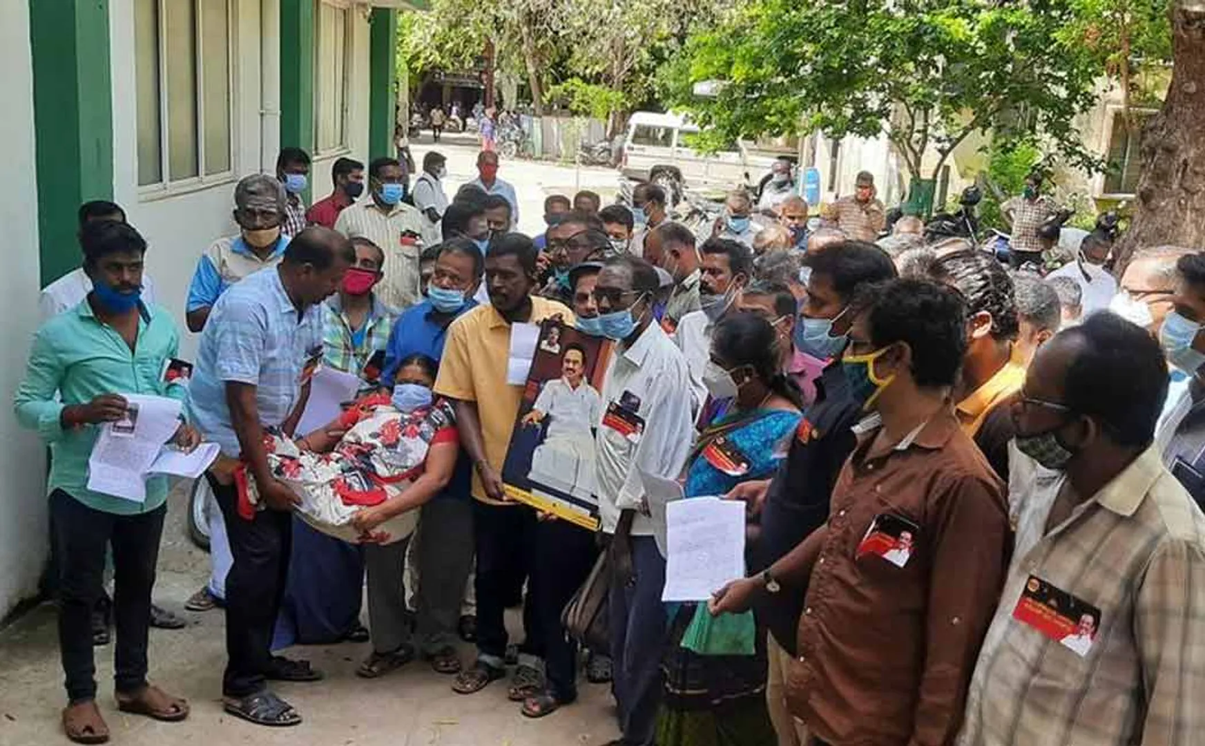 University staff request to take the petition to the Chief Minister ..!