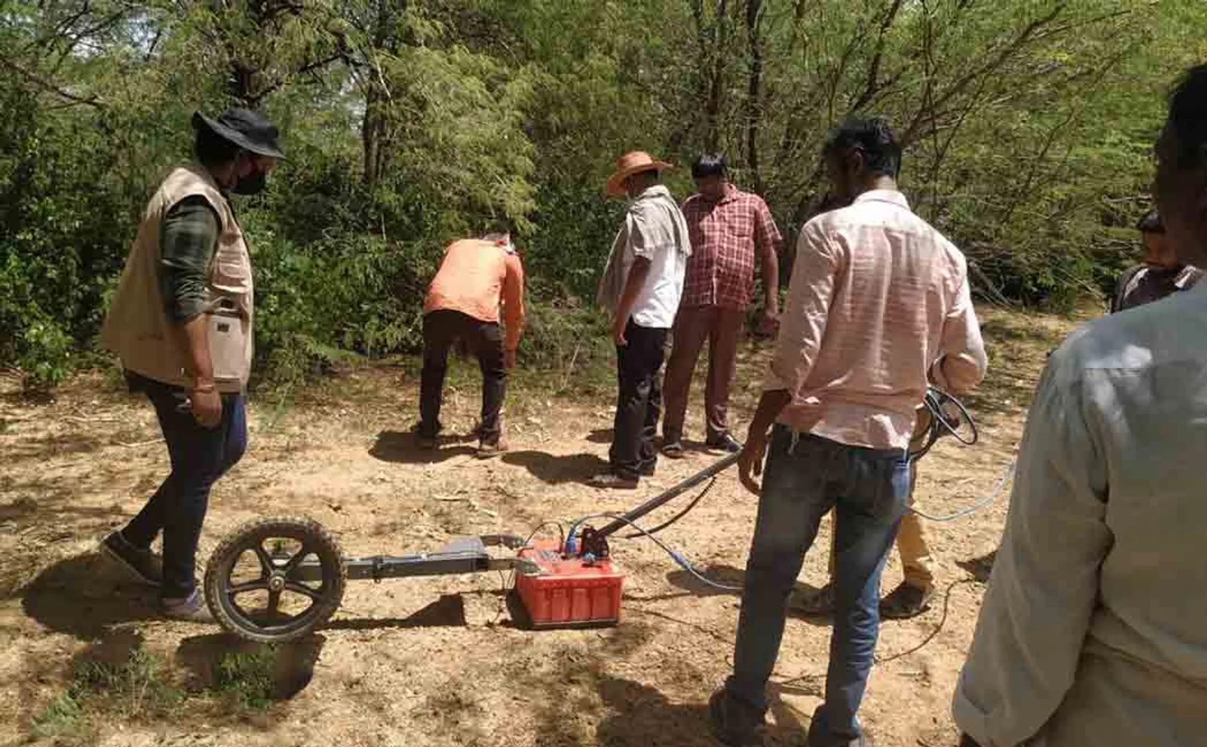 Electromagnetic wave study for Porpanaikottai excavation ...   Discovery of cat footprint brick!