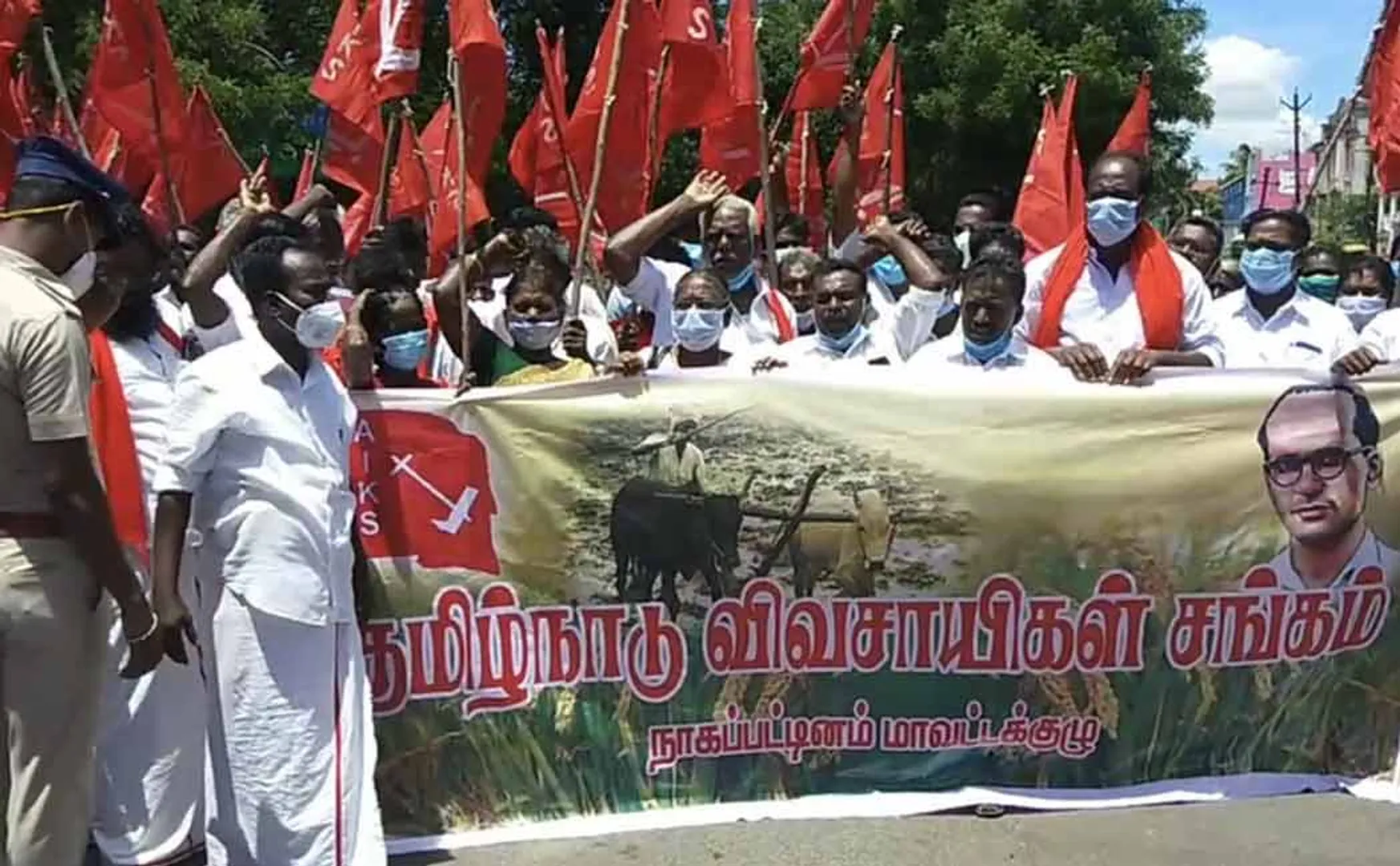 Farmers union members struggle in Nagappattinam collector office 