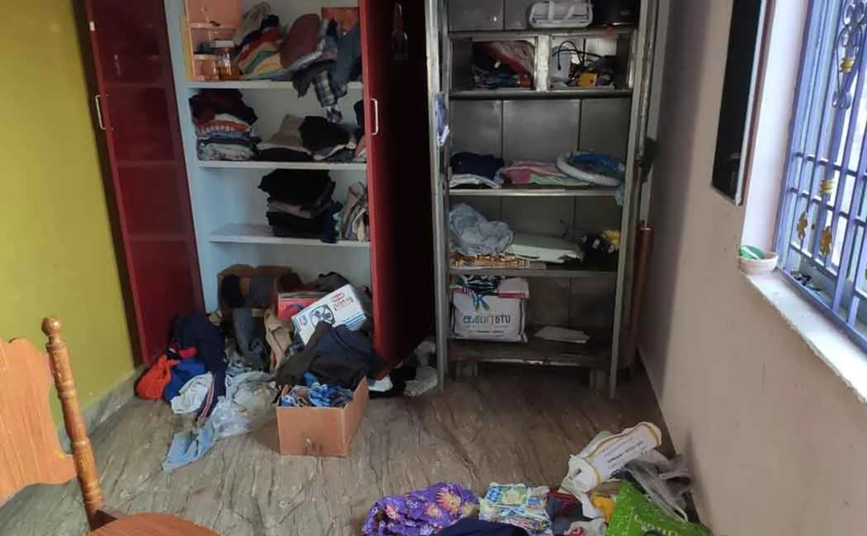 Mysterious persons involved in the theft of the bank manager's house