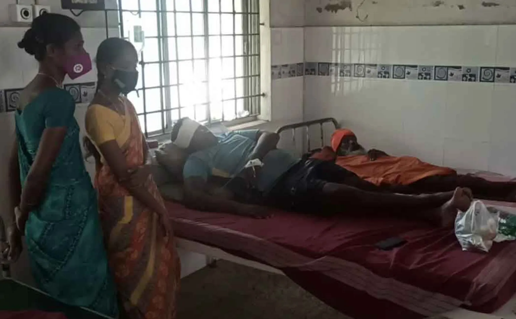 Sri Lankan navy fires on Tamil Nadu fishermen ..!