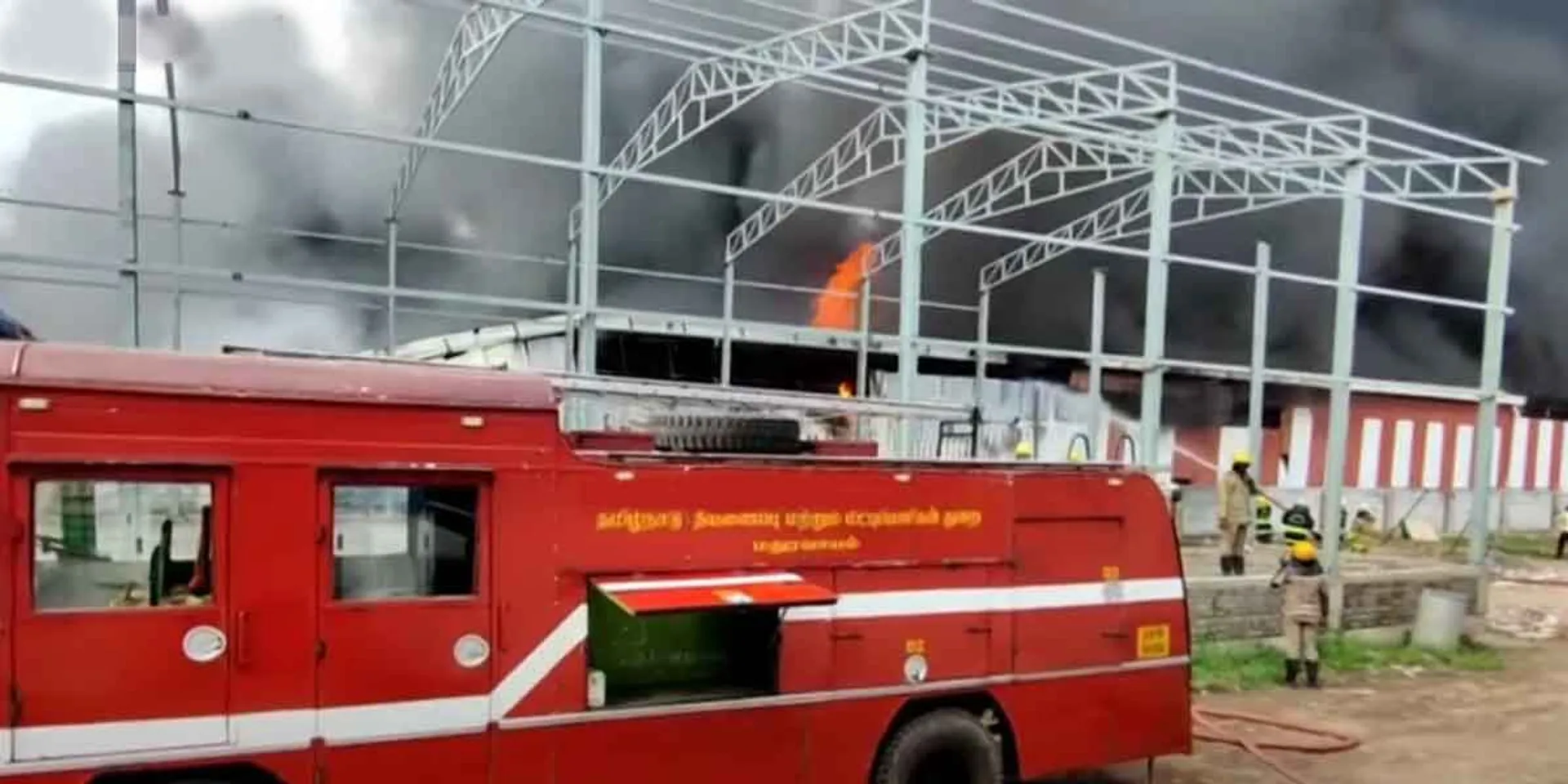 Fire accident in old car godown ... 