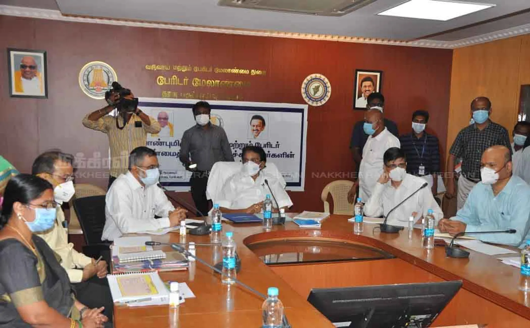 Consultative meeting chaired by the Minister of Revenue .. (Pictures)