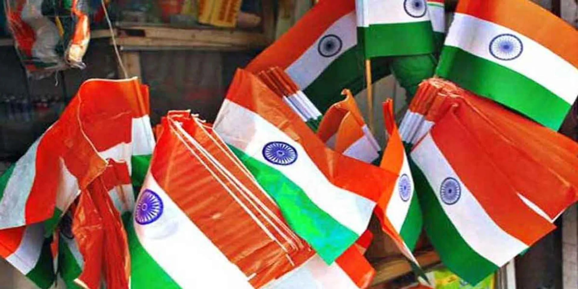 Federal government instructs to stop the use of plastic national flags!