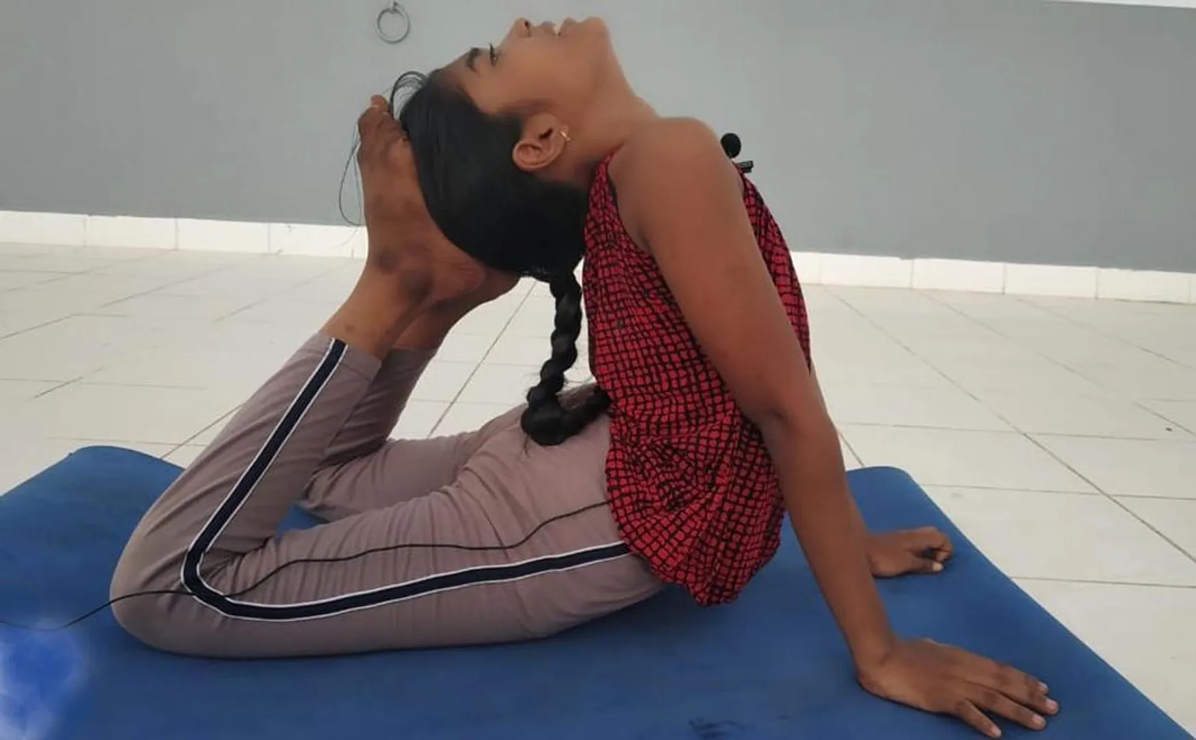 9-year-old girl claiming the artist's achievements as she did yoga!