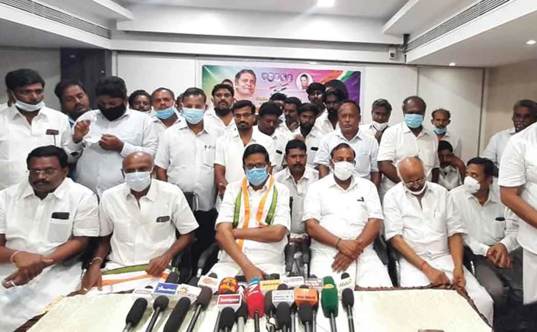 Tamil Manila Congress members joined in Congress in front of  KS Alagiri
