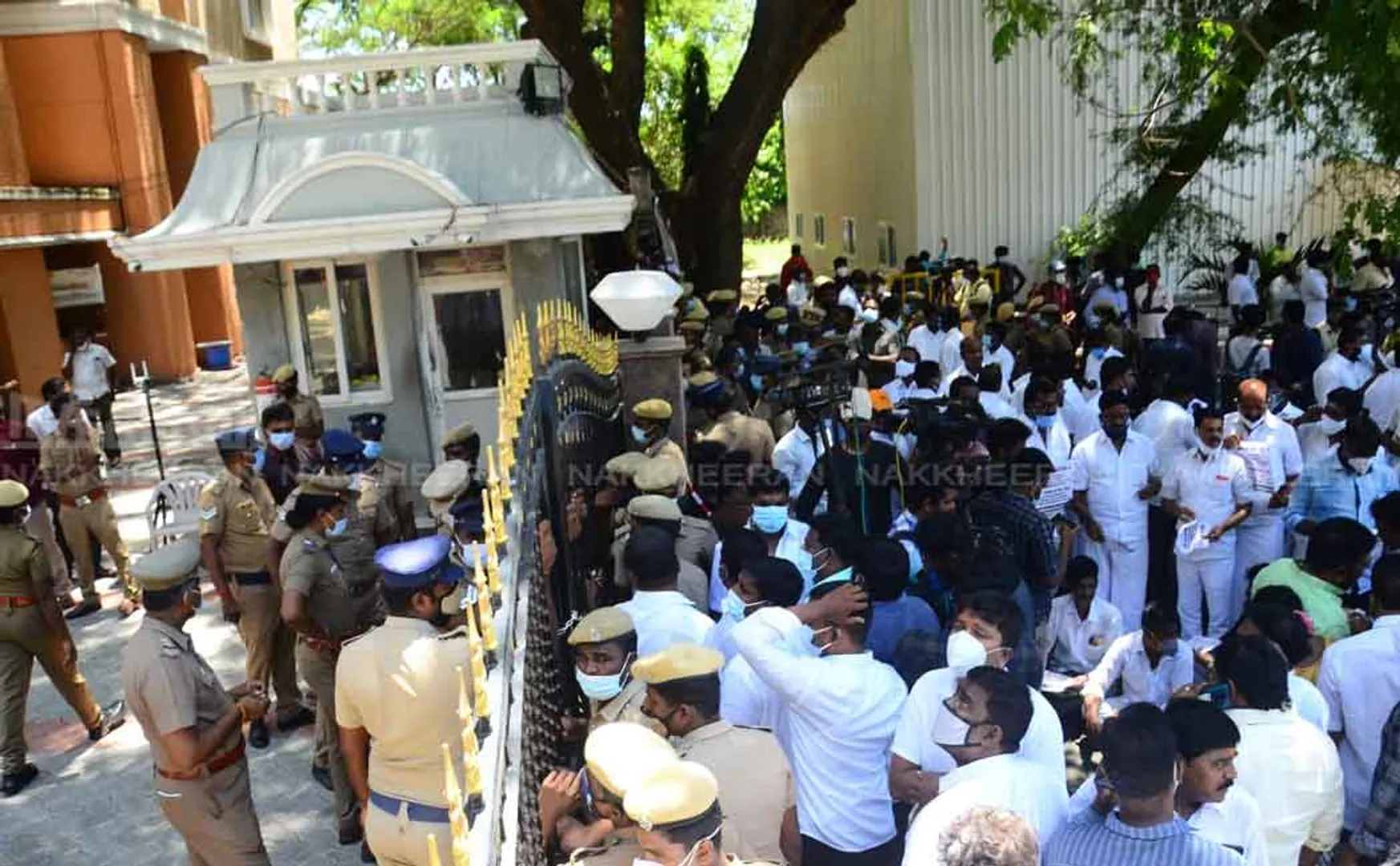 Anti-corruption raid inside ... AIADMK struggle outside