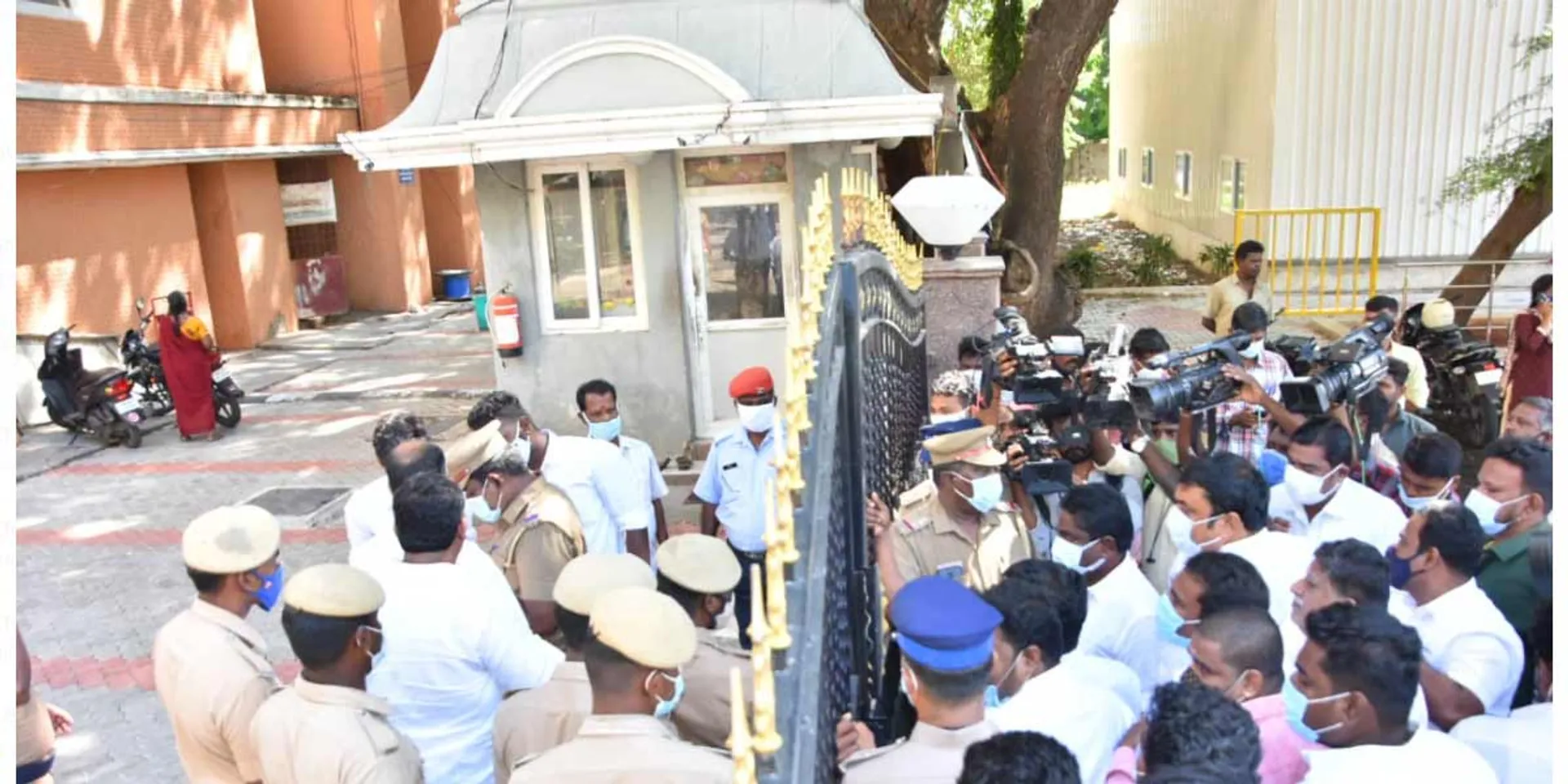 Case against AIADMK members including Adirajaram involved in the struggle!