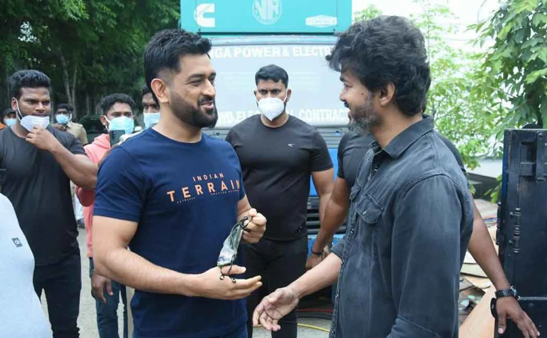 vijay with dhoni