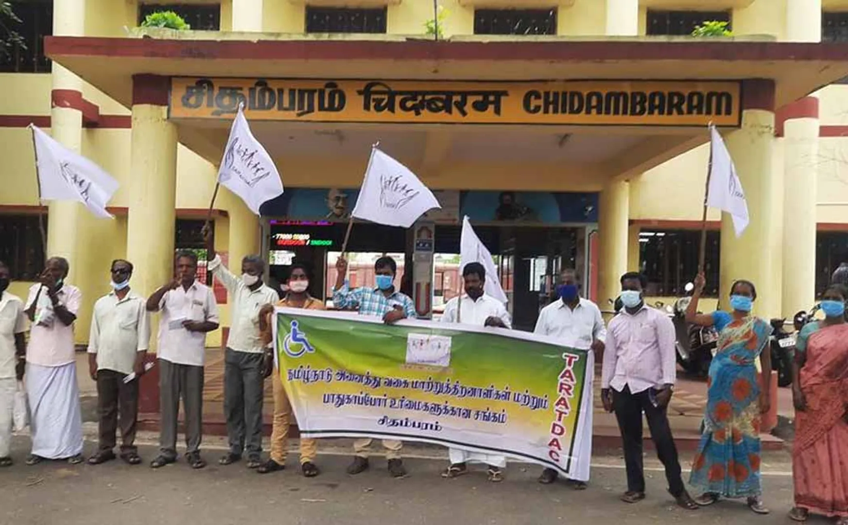 Demonstration demanding to connect the box for the disabled on the trains!