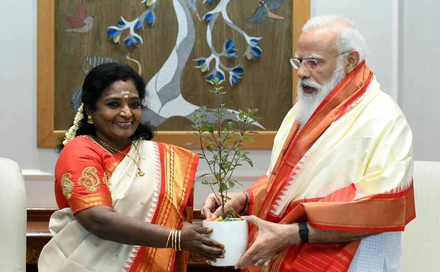 Governor Tamilisai Soundararajan meets Prime Minister Narendra Modi! (Pictures)