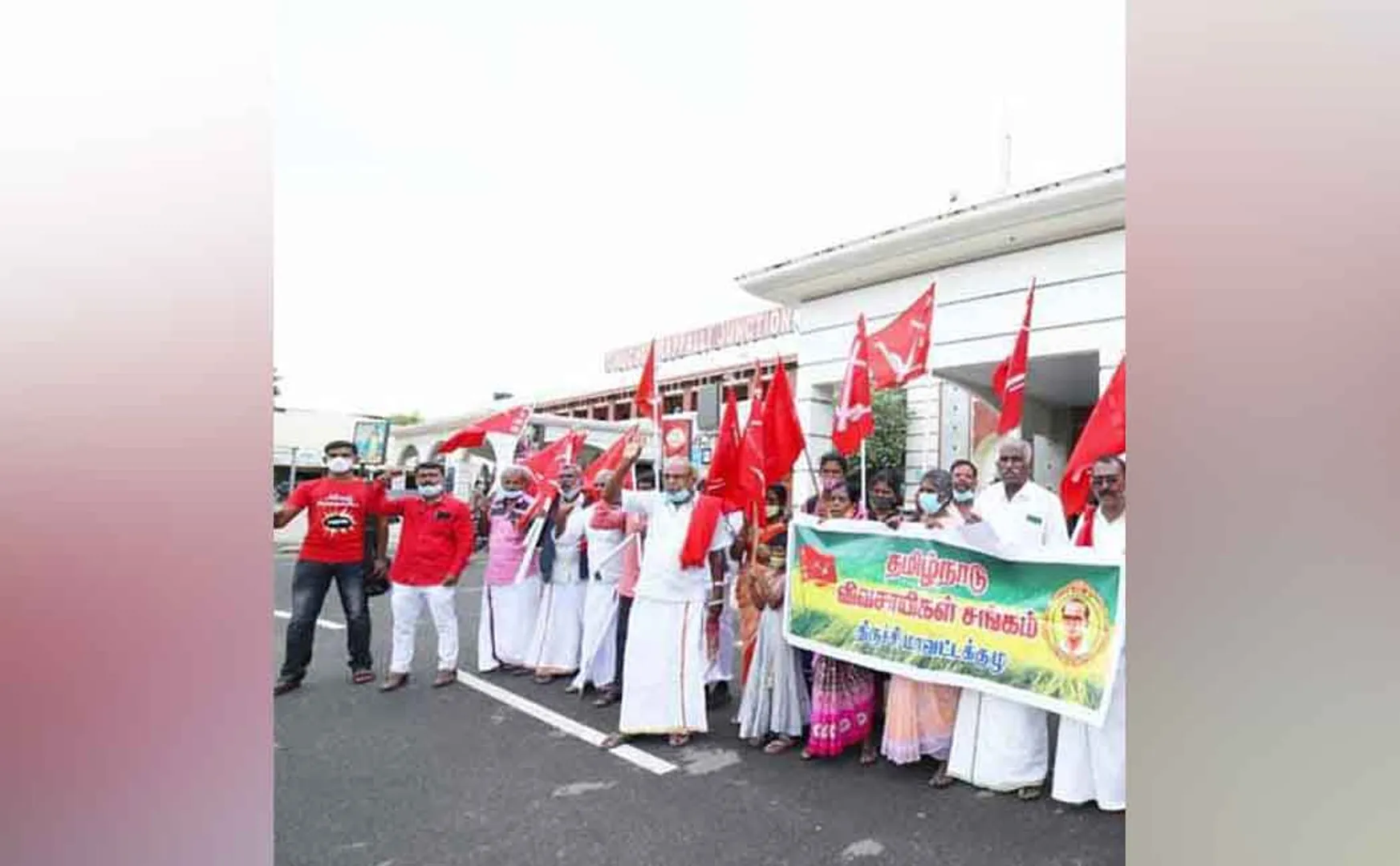 Farmers leaving Trichy for Delhi