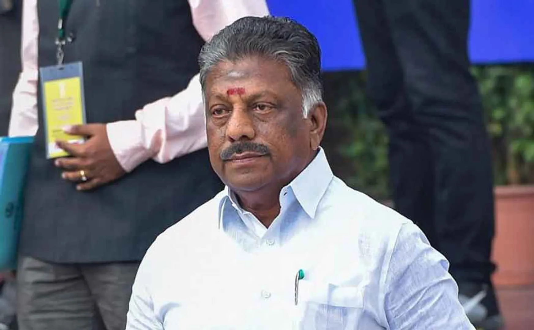 O. Panneerselvam case against success; O.P.S. High Court orders to respond ...!