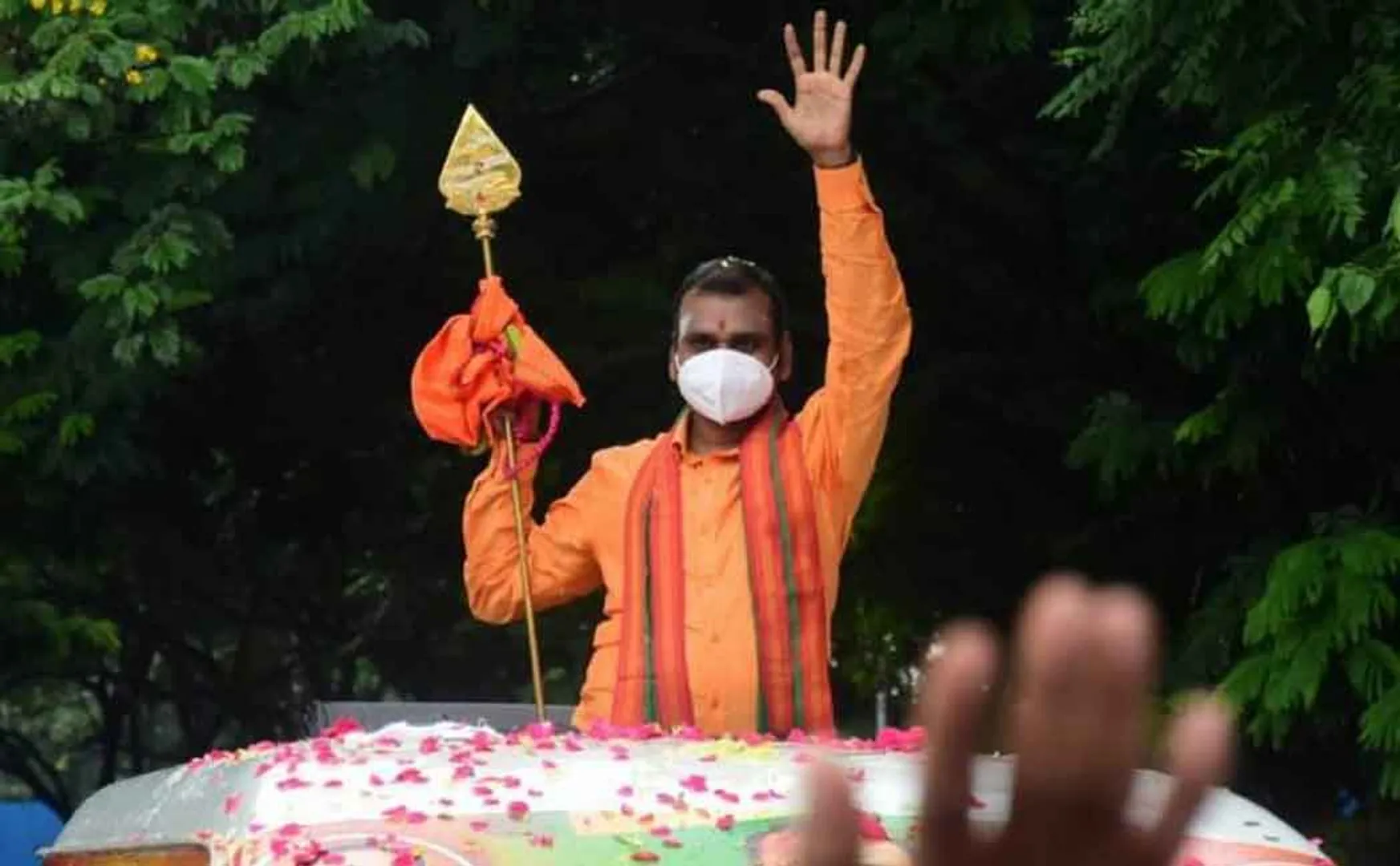 Supporters of L. Murugan  reports going to the BJP 