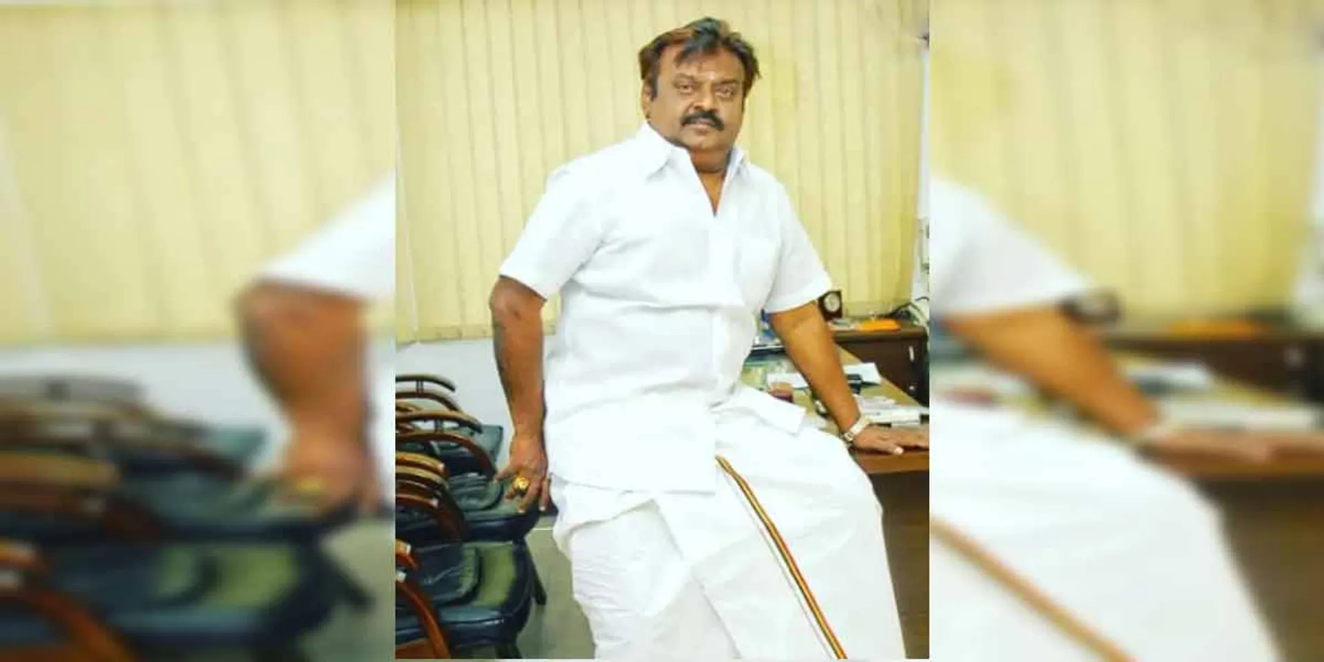 Vijaykanth gives advice to volunteers!