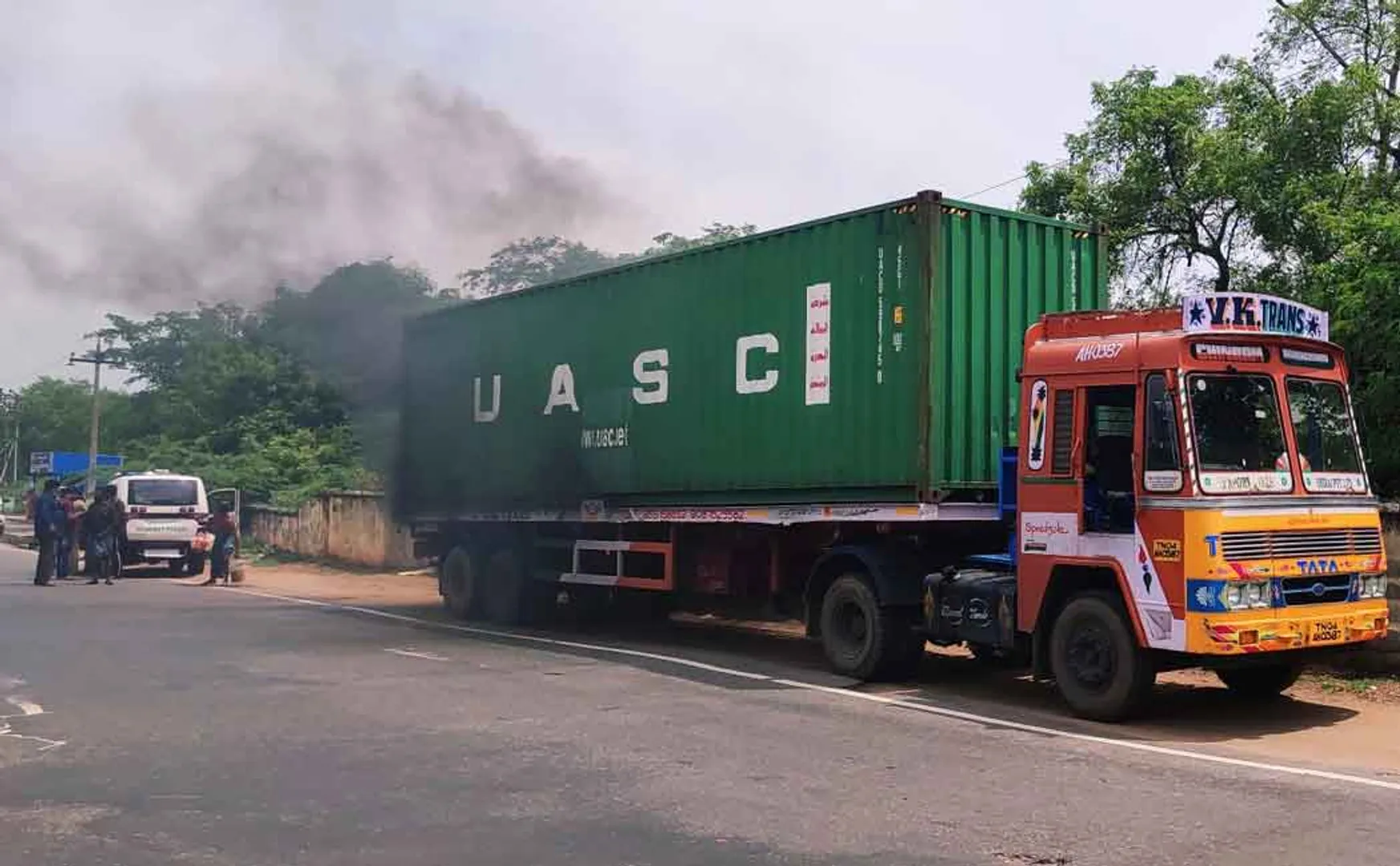 Fire in a moving truck .. Traffic change