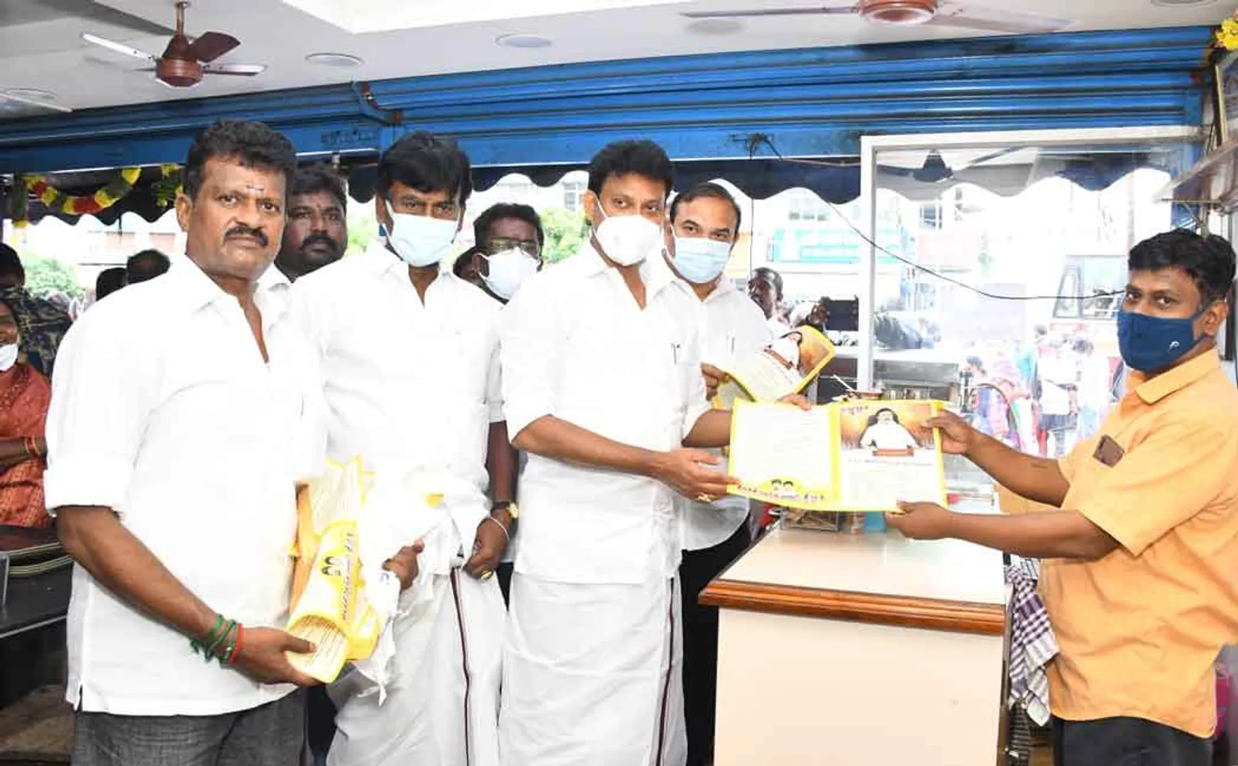 Minister who distributed publications to explain the 100 day achievement ..!
