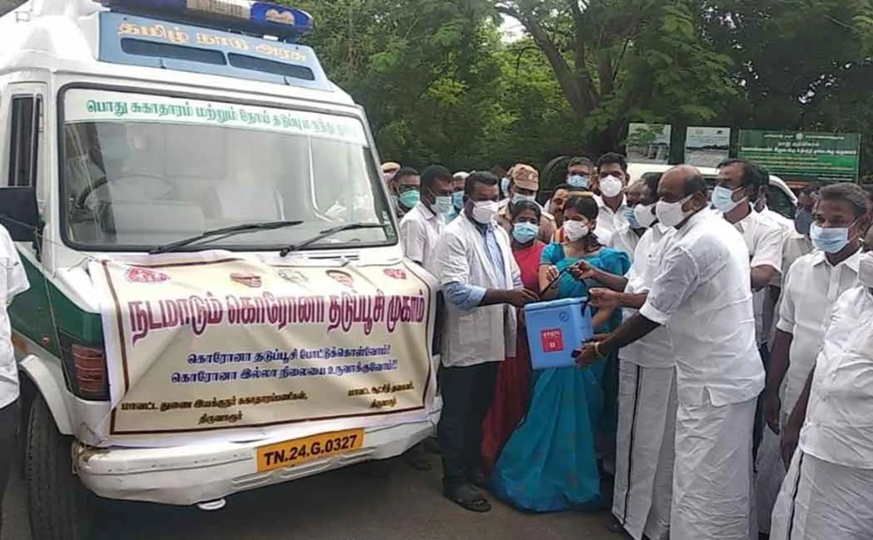 Delhi Special Representative of the Government of Tamil Nadu launches mobile corona vaccine vehicle