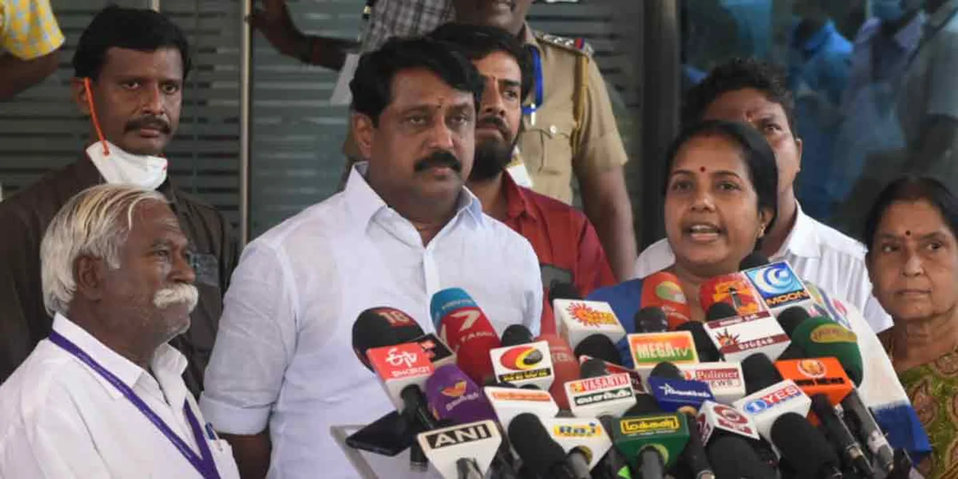  '' It has come as a shock to women '' - Vanathi Srinivasan interview