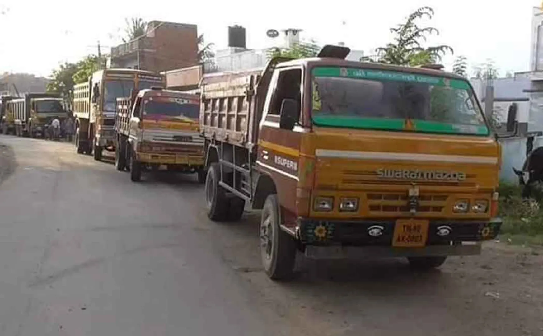 Villagers capture lorries and tractors ..!