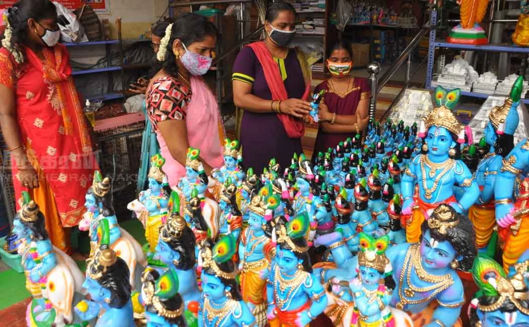 Krishna Jayanti; People eagerly buying idols
