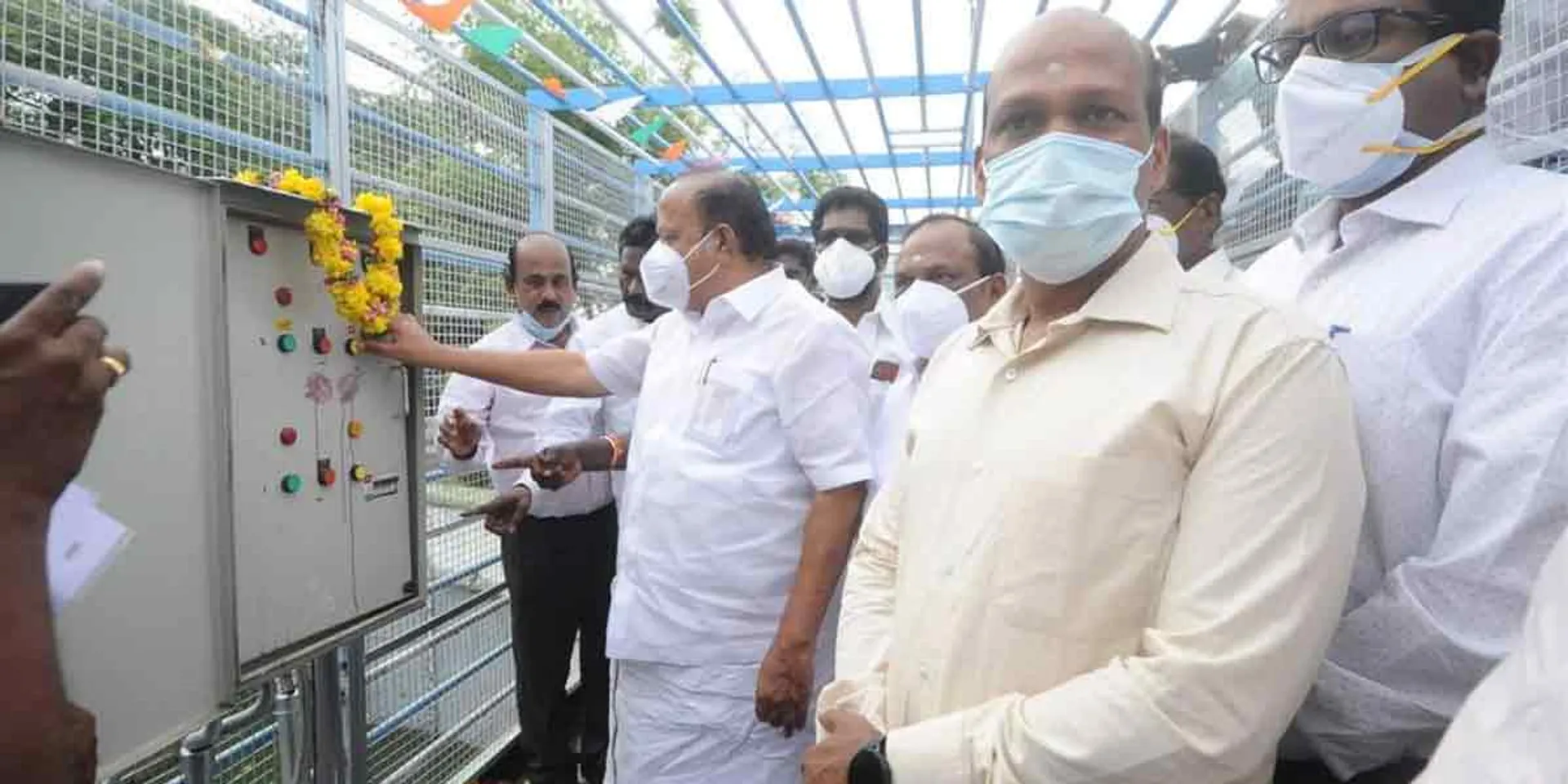 Mayiladuthurai, Tanjore and Nagai districts open water for irrigation ... Two ministers participate!