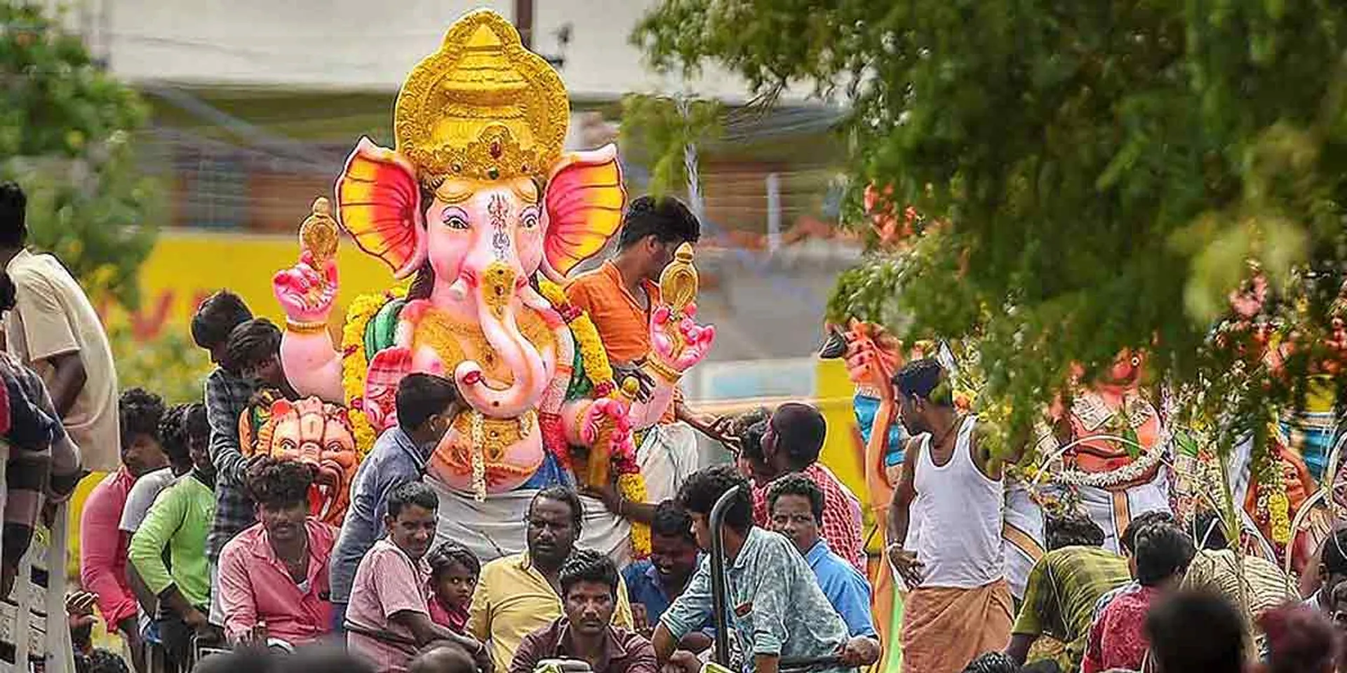 Prohibition on placing Ganesha statues in public places ... Curfew extension with restrictions!