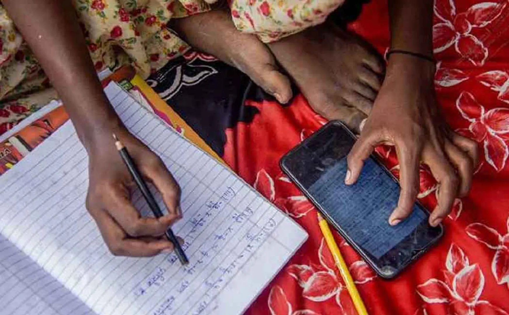 A cell phone for three children, Student commits suicide 