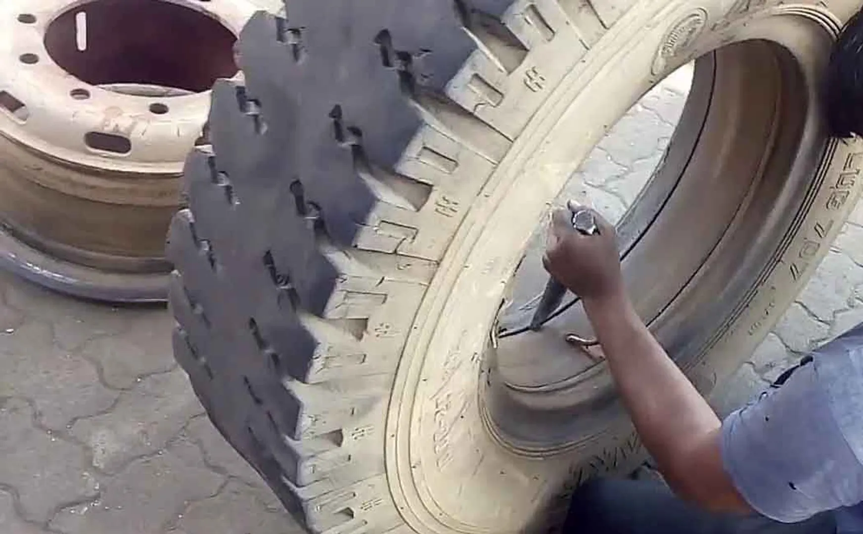 Youth dies while inflating tire