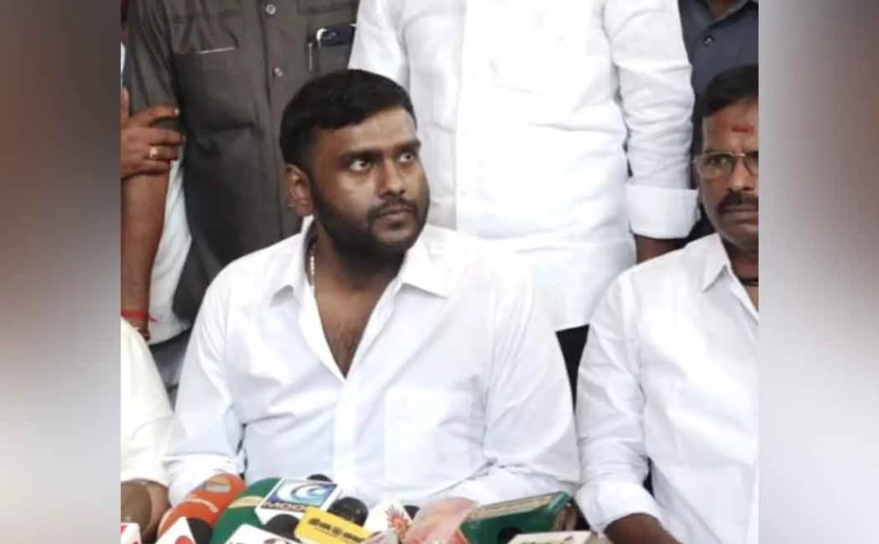 "The functioning of the DMK regime is excellent ..." - Vijayaprabhakaran