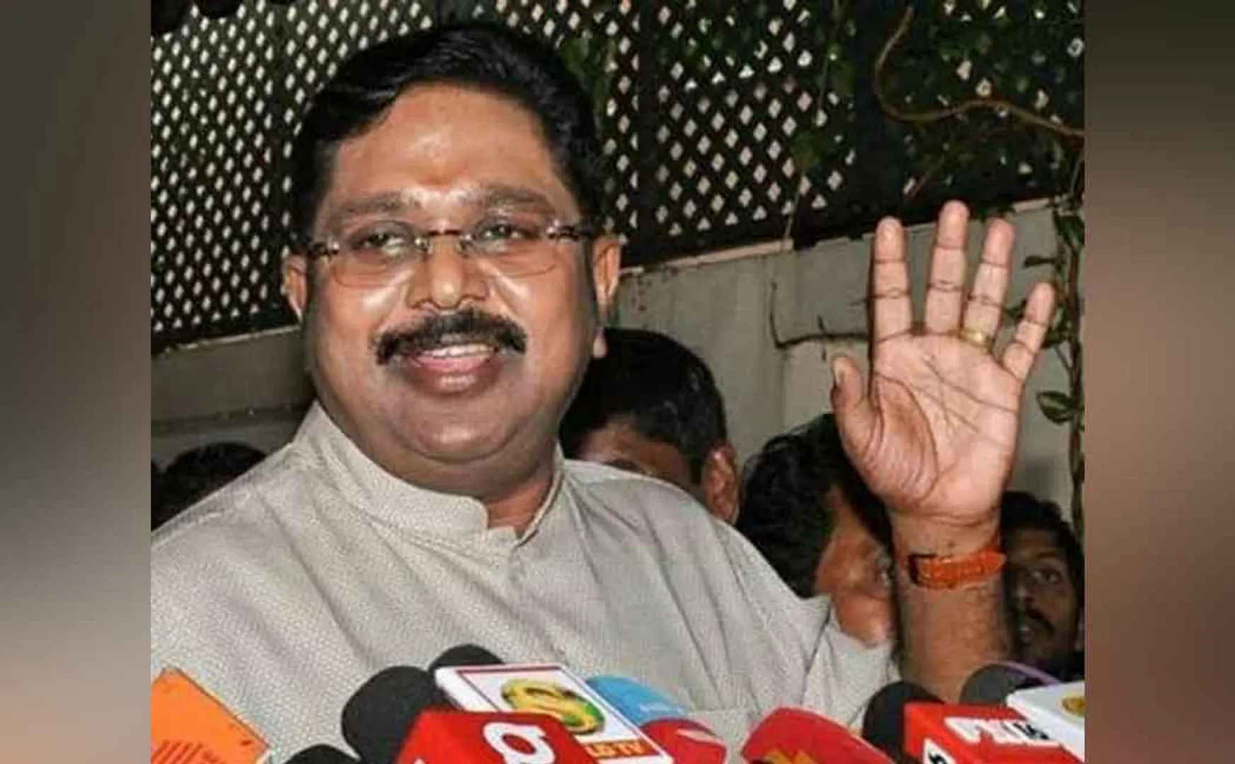 "AMMK is waiting to accept OPS." - TTV Dinakaran