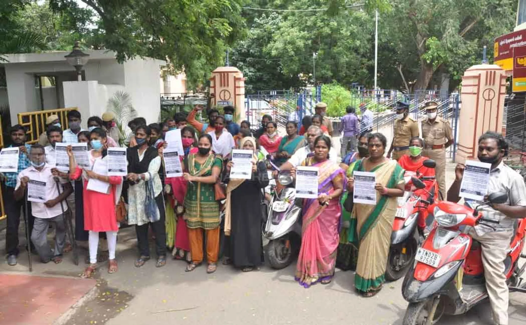 Temporary electrical workers on strike
