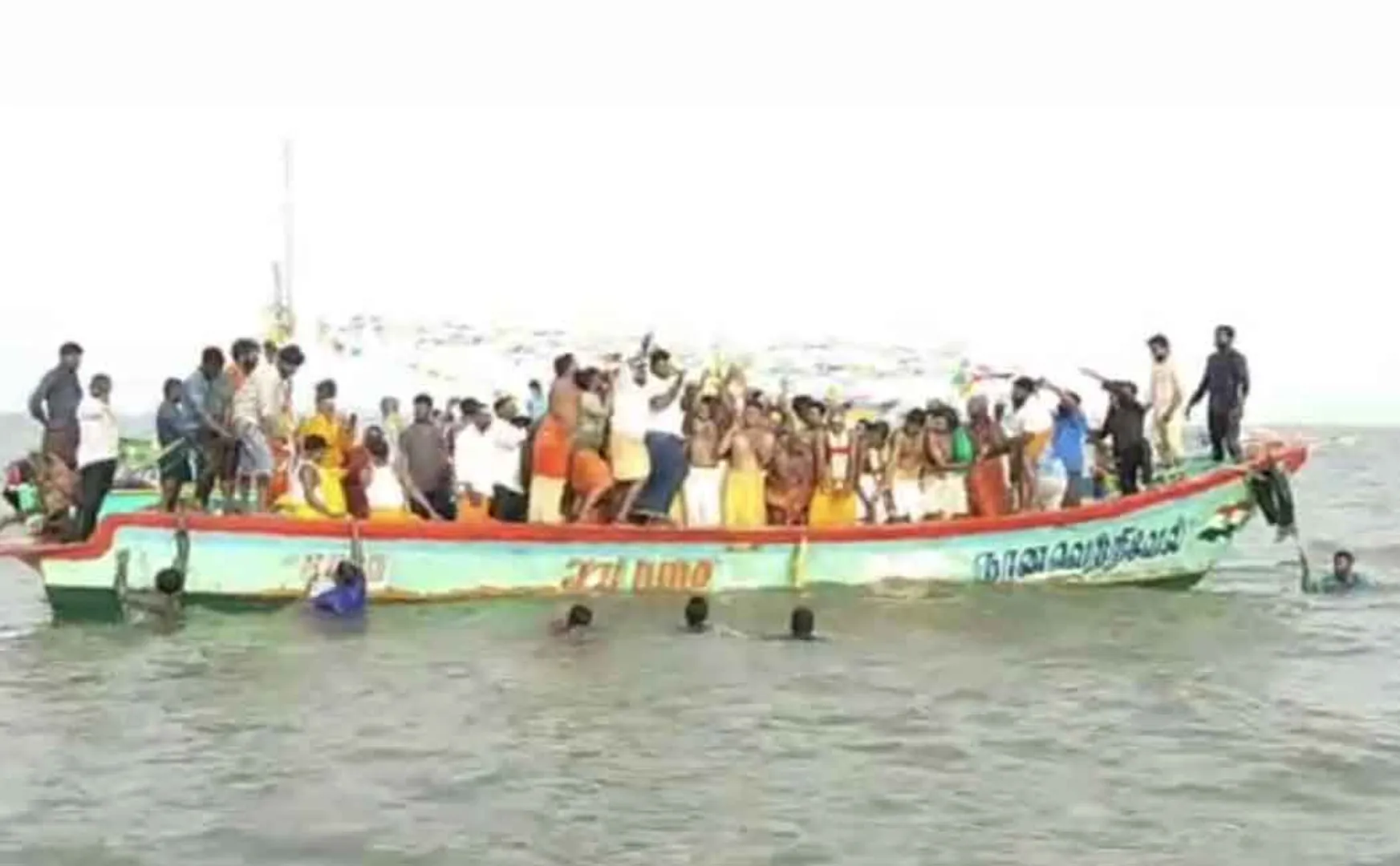 Adipakta Nayanar, the festival of making gold fish for Lord Shiva