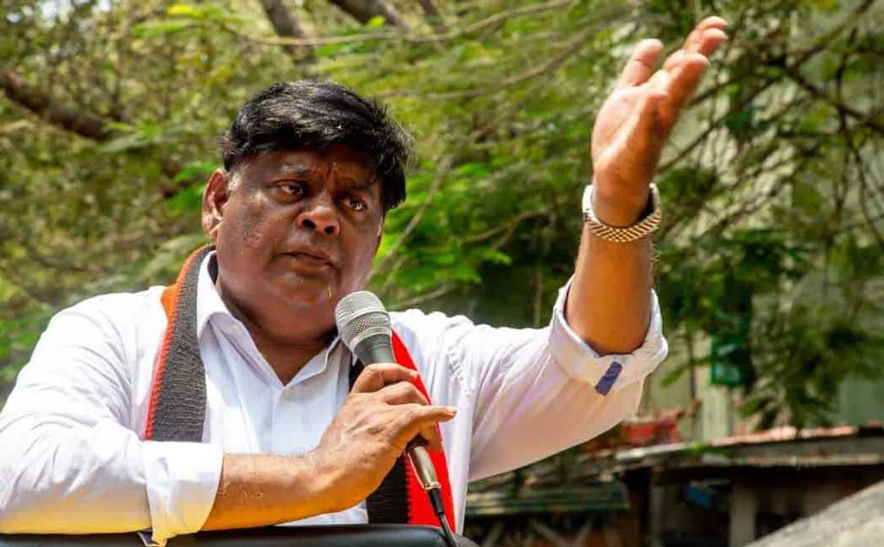 DMK member who sang MGR song ... AIADMK struggled