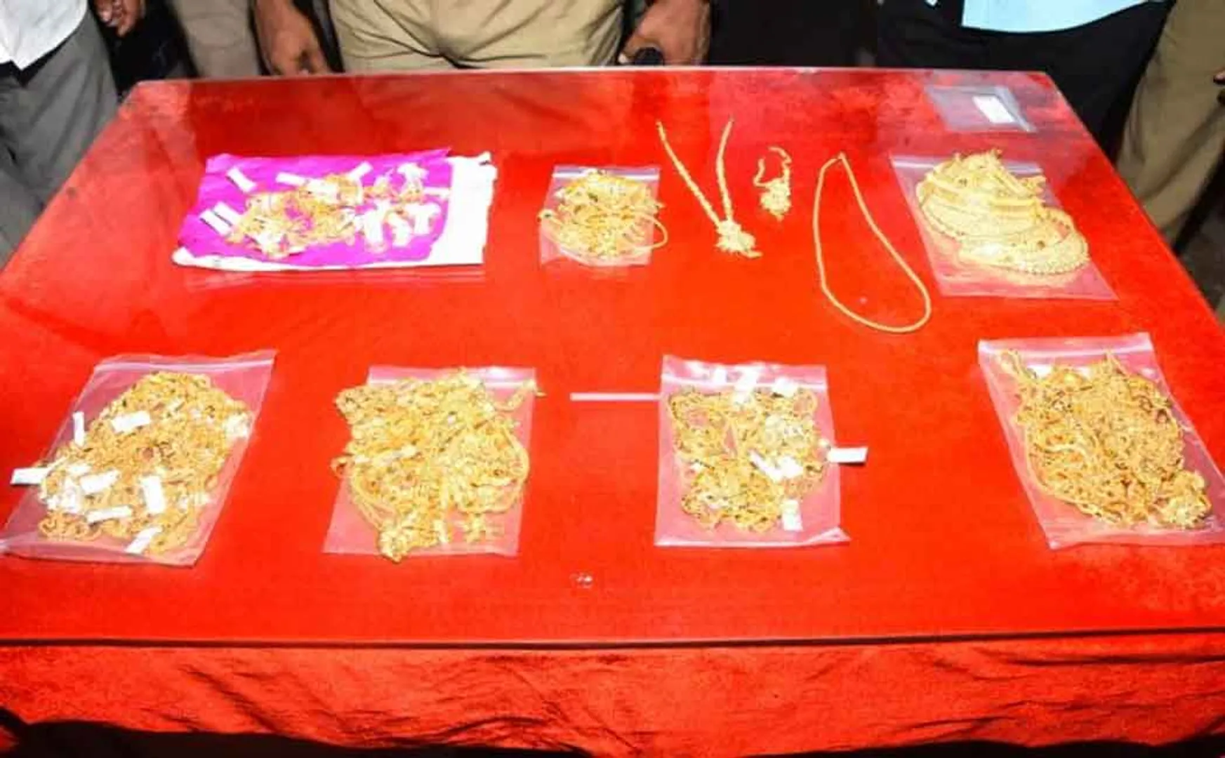 1.6 kg gold found at railway station