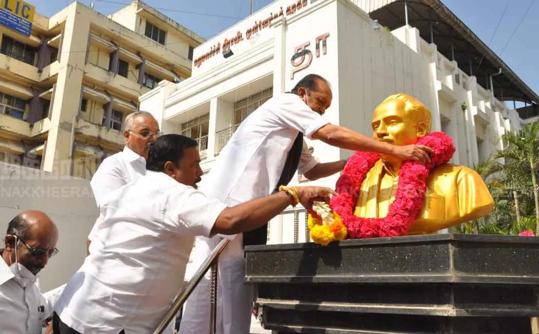 Vaiko paid homage to the idol of Anna 
