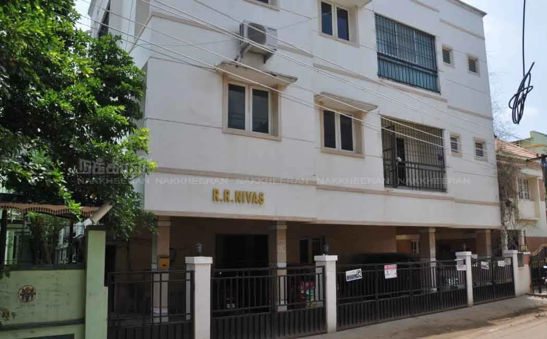 KC Veeramani's house in Kolathur, Chennai raided!