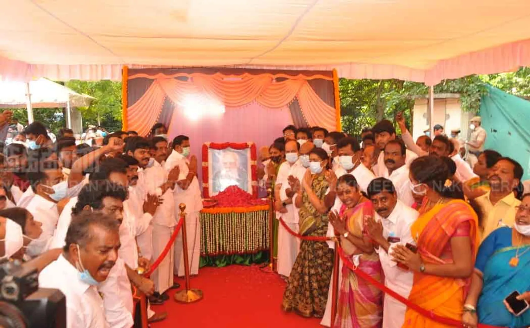 Palanichamy pays floral tribute to Periyar portrait