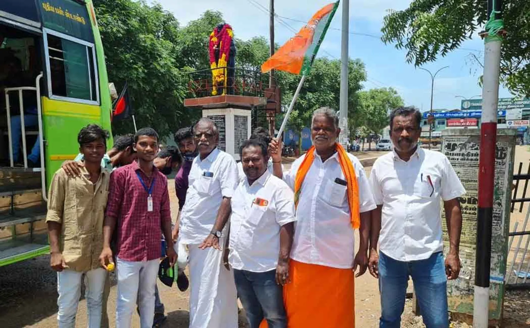 BJP members  offered sweets near Periyar statue 