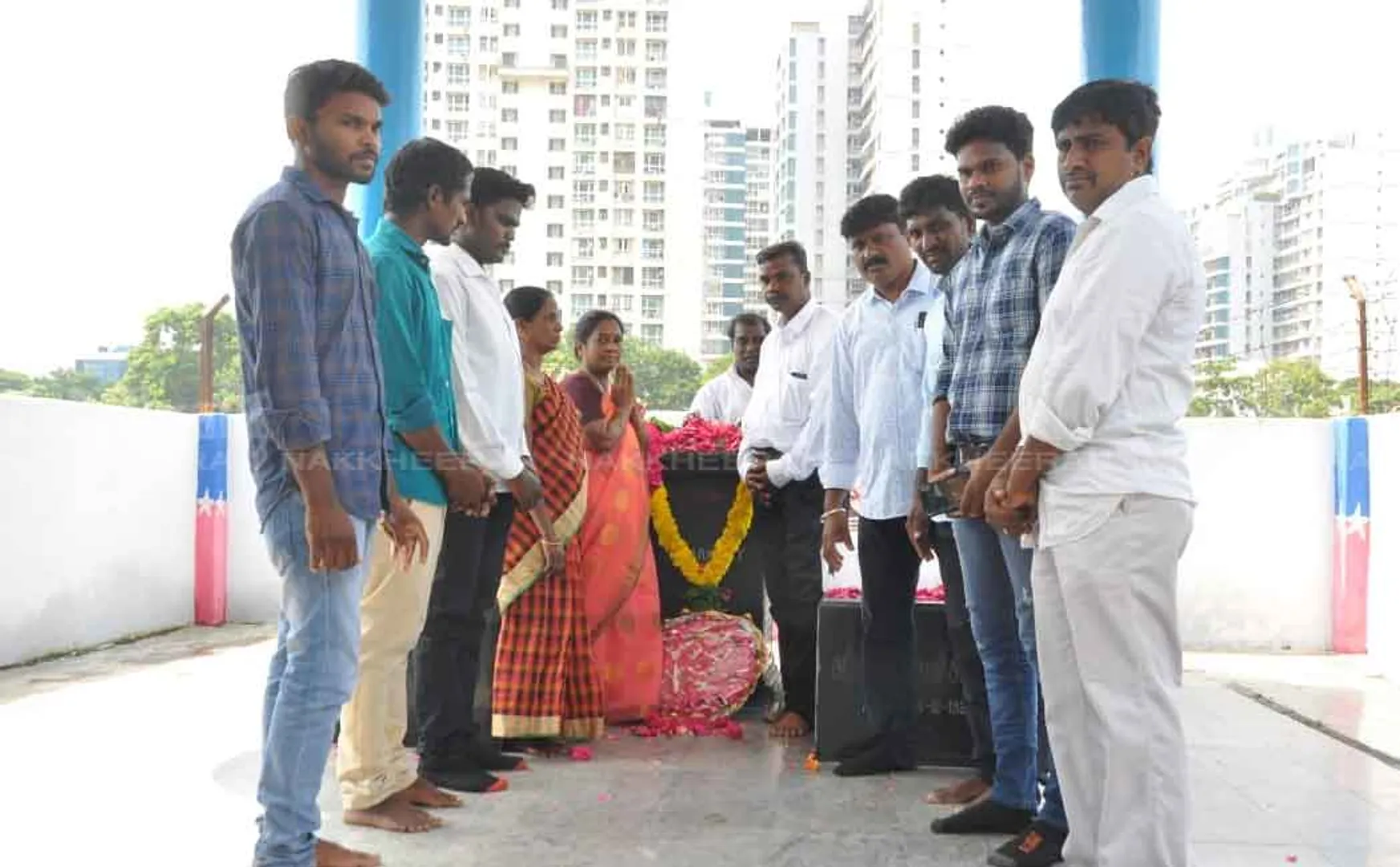  Revathi Nagarajan pays homage to Rattamalai Srinivasan memorial